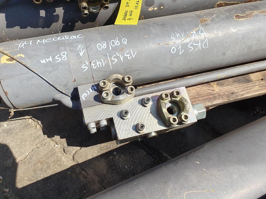 Mecalac 714 MW - Hydraulic cylinder for Construction machinery: picture 2 Mecalac 714 MW - Hydraulic cylinder for Construction machinery: picture 2