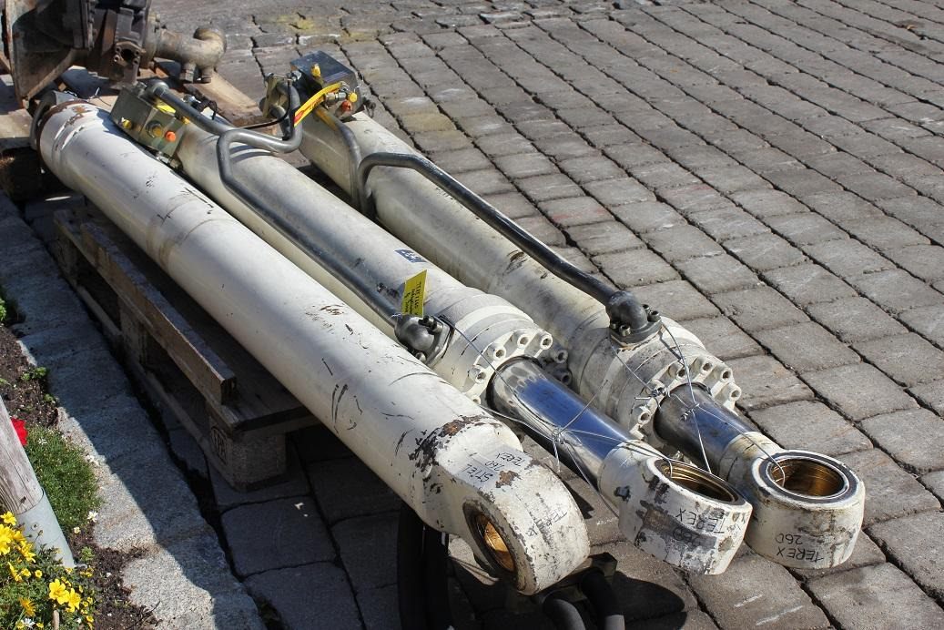 Terex TC 260 LC - Hydraulic cylinder for Construction machinery: picture 4 Terex TC 260 LC - Hydraulic cylinder for Construction machinery: picture 4