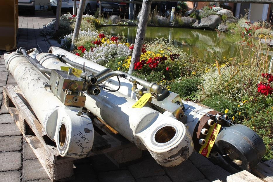 Terex TC 260 LC - Hydraulic cylinder for Construction machinery: picture 2 Terex TC 260 LC - Hydraulic cylinder for Construction machinery: picture 2