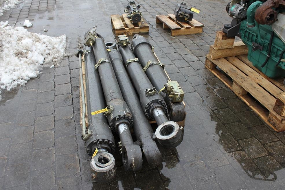 Volvo W 160 B - Hydraulic cylinder for Construction machinery: picture 2 Volvo W 160 B - Hydraulic cylinder for Construction machinery: picture 2