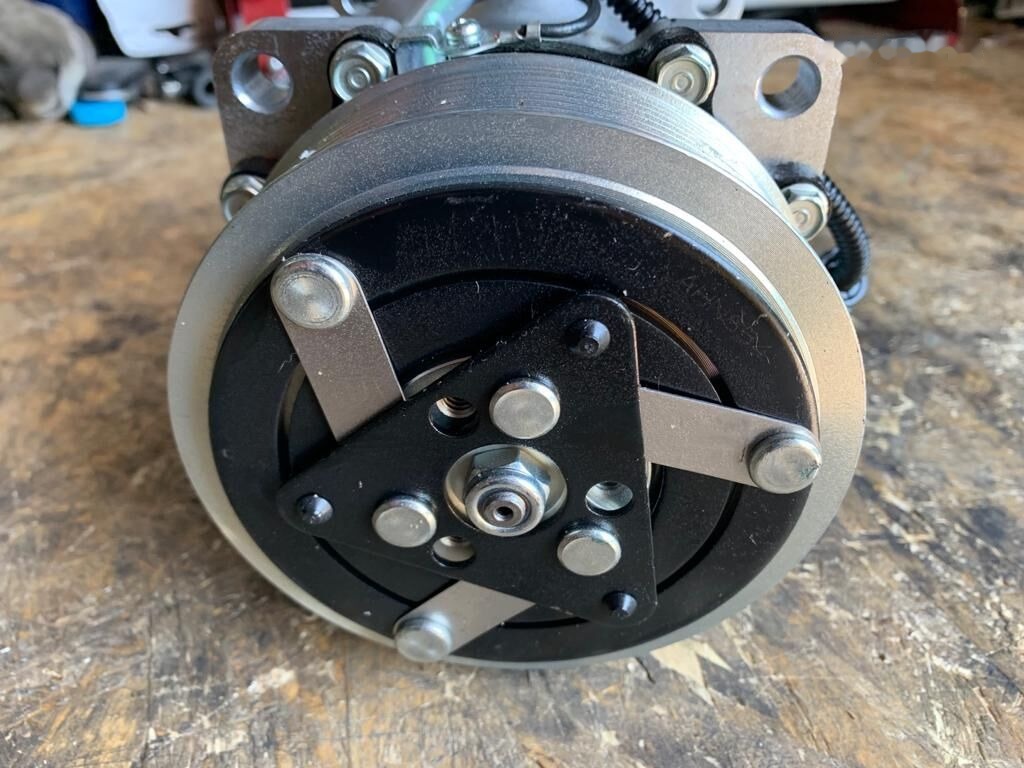 MAN Sanden SD7H15 51.77970-7028 MAN TGA TGM TGX TGL NEOPLAN BUS truck - A/C compressor for Truck: picture 2 MAN Sanden SD7H15 51.77970-7028 MAN TGA TGM TGX TGL NEOPLAN BUS truck - A/C compressor for Truck: picture 2