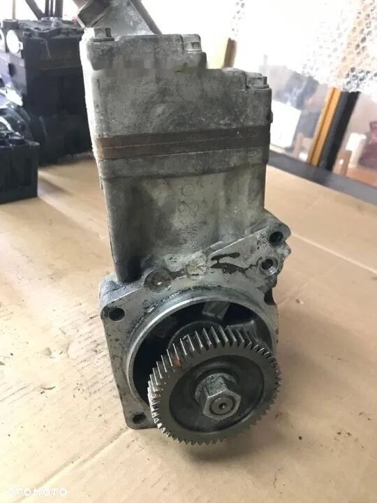 Mercedes-Benz Mercedes Actros MP4 Voith A4711303215 Mercedes-Benz truck - Air brake compressor for Truck: picture 2 Mercedes-Benz Mercedes Actros MP4 Voith A4711303215 Mercedes-Benz truck - Air brake compressor for Truck: picture 2