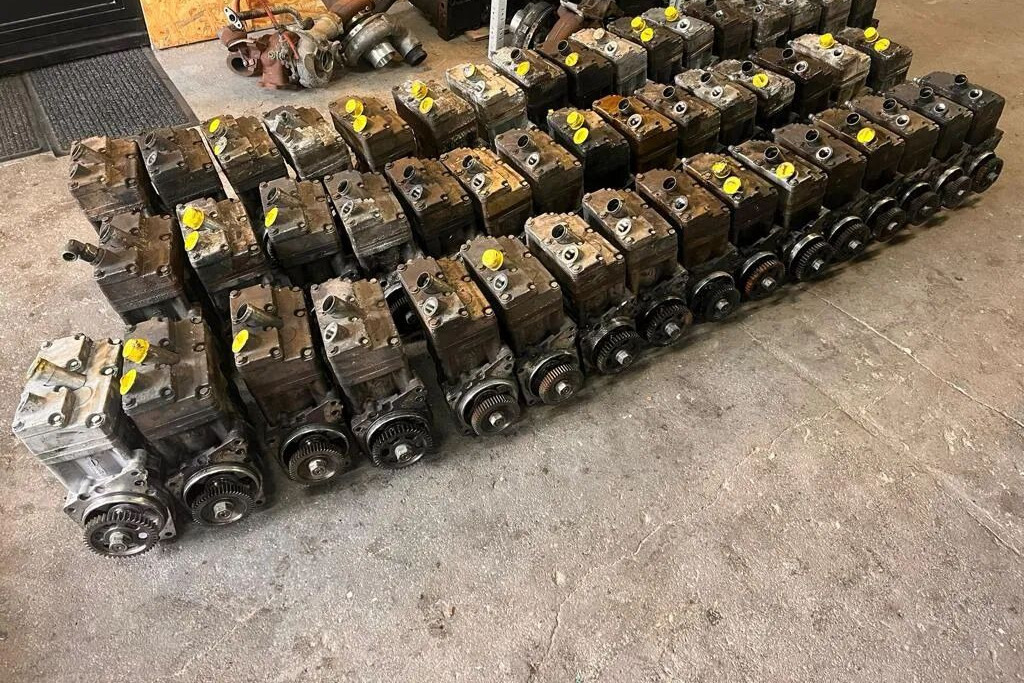 Spreżarka Powietrza MERCEDES ACTROS ARCOS ANTOS A0011306215 MP4 A0011306215 - Air brake compressor for Truck: picture 4 Spreżarka Powietrza MERCEDES ACTROS ARCOS ANTOS A0011306215 MP4 A0011306215 - Air brake compressor for Truck: picture 4