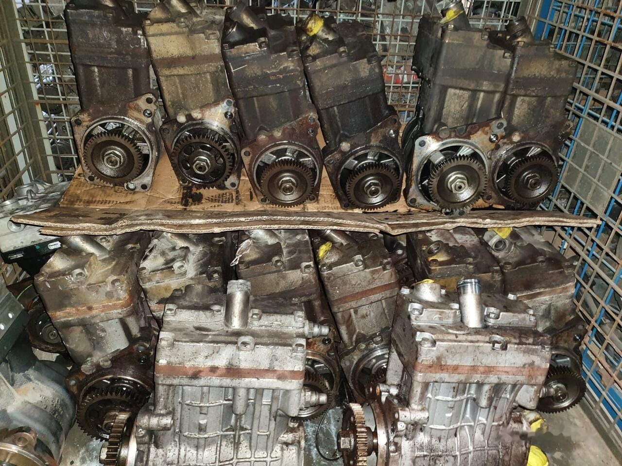 Voith LP490 A0021304215 Mercedes-Benz Actros MP4 - Air brake compressor for Truck: picture 1 Voith LP490 A0021304215 Mercedes-Benz Actros MP4 - Air brake compressor for Truck: picture 1