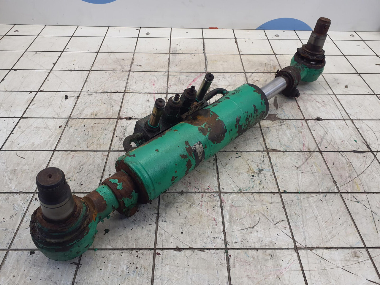 FAUN ATF 60-3 axle 3 steering lock cylinder left side - Hydraulic cylinder for Mobile crane: picture 4 FAUN ATF 60-3 axle 3 steering lock cylinder left side - Hydraulic cylinder for Mobile crane: picture 4