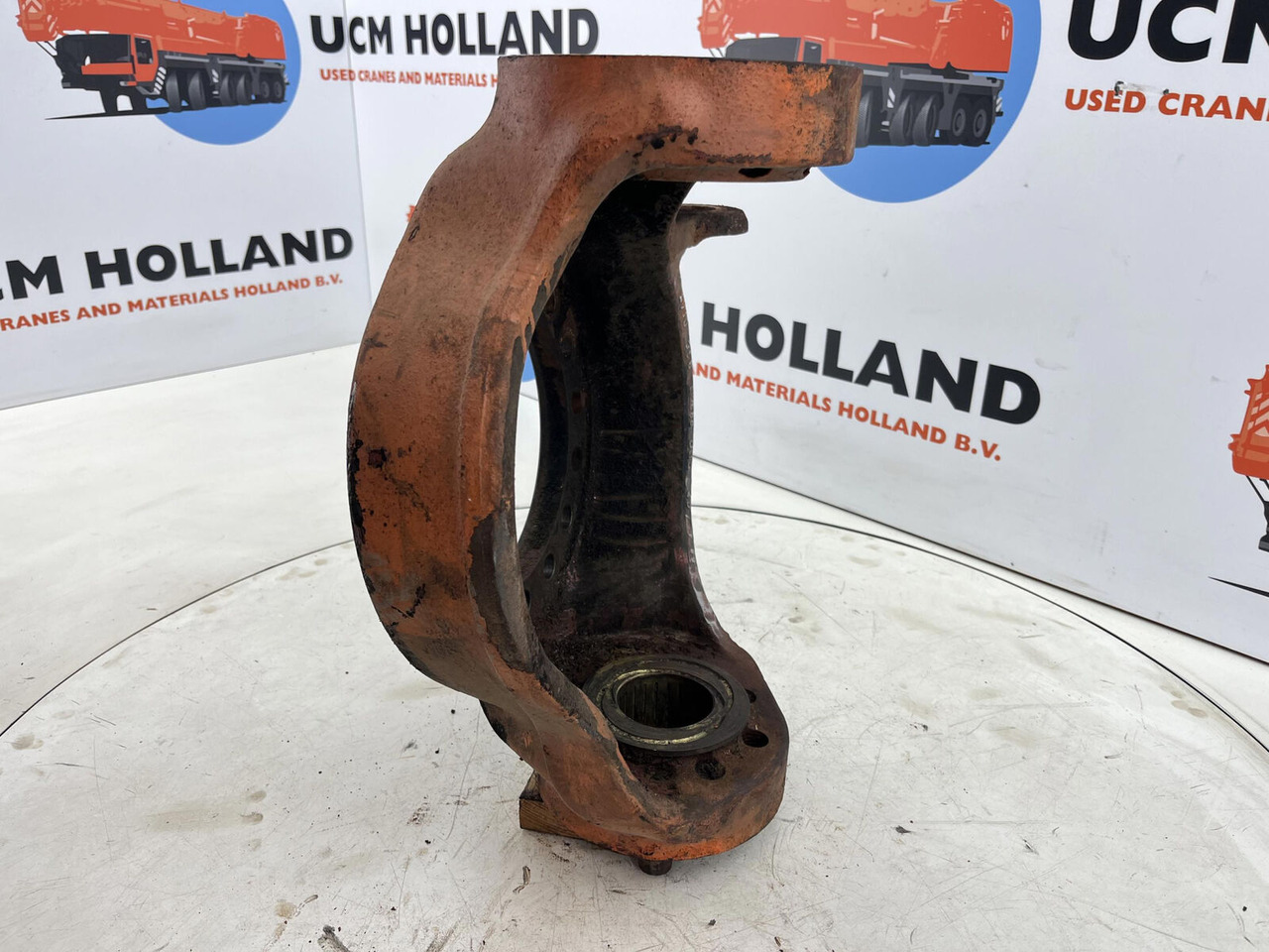 Steering knuckle for Mobile crane FAUN RTF 50 Steering knuckle 16 holes axle 1 right: picture 6 Steering knuckle for Mobile crane FAUN RTF 50 Steering knuckle 16 holes axle 1 right: picture 6
