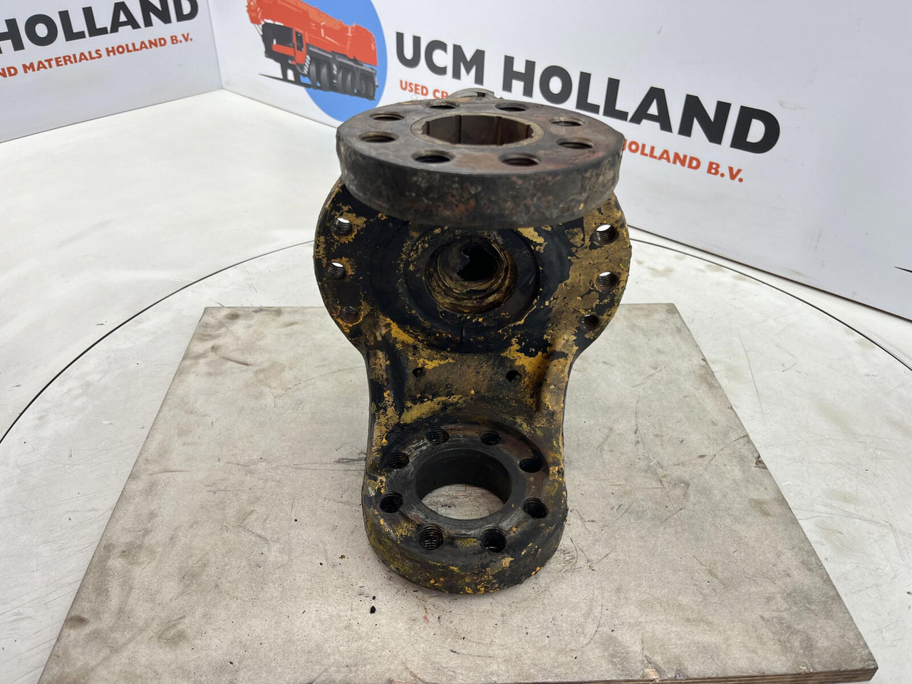 Grove AT 880 Steering knuckle 16 holes axle 2 - Steering knuckle for Mobile crane: picture 5 Grove AT 880 Steering knuckle 16 holes axle 2 - Steering knuckle for Mobile crane: picture 5