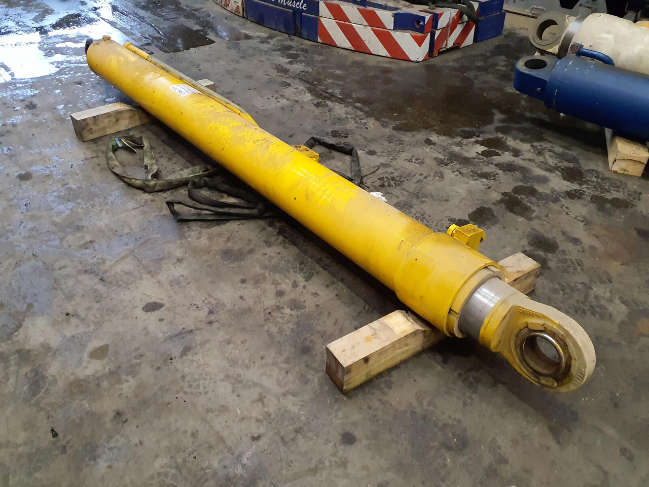 Grove GMK 2035 boom cylinder - Hydraulic cylinder for Mobile crane: picture 4 Grove GMK 2035 boom cylinder - Hydraulic cylinder for Mobile crane: picture 4