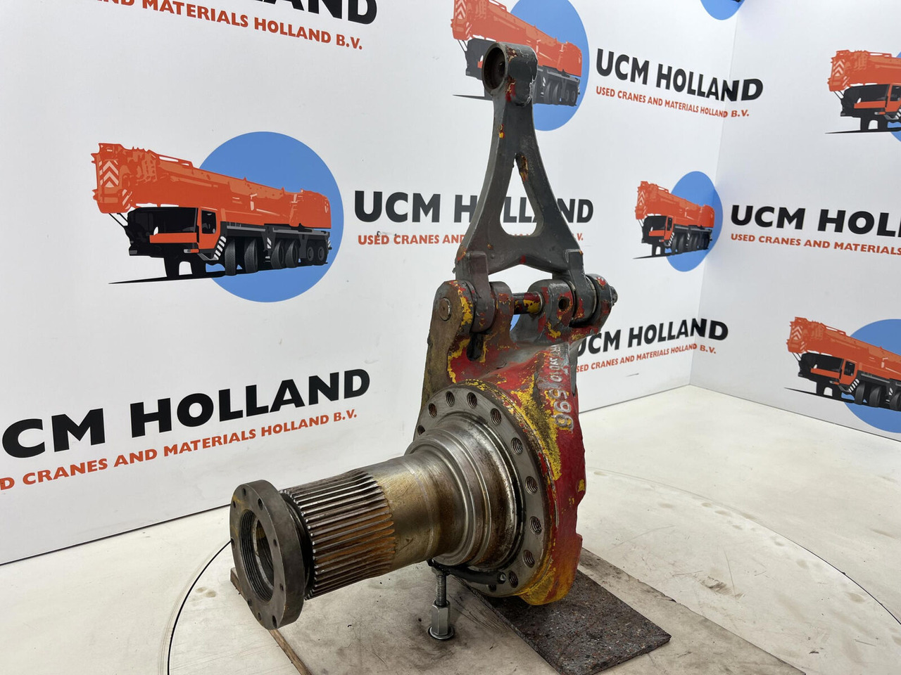 Grove GMK 3050 Steering knuckle axle 1 and 2 left - Steering knuckle for Mobile crane: picture 1 Grove GMK 3050 Steering knuckle axle 1 and 2 left - Steering knuckle for Mobile crane: picture 1
