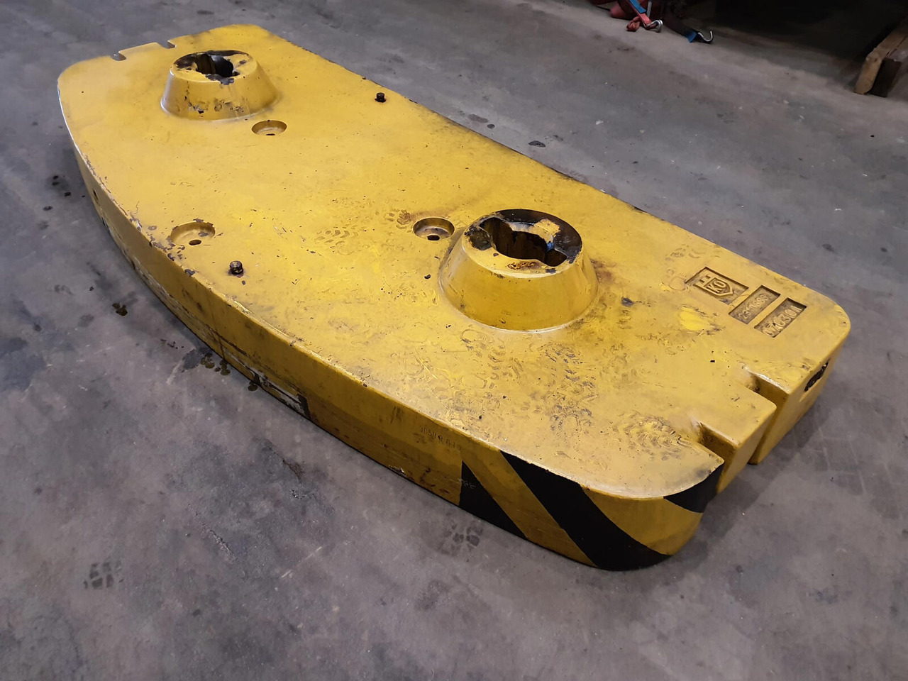 Grove GMK 3050 counterweight 3,5 ton - Counterweight for Mobile crane: picture 1 Grove GMK 3050 counterweight 3,5 ton - Counterweight for Mobile crane: picture 1