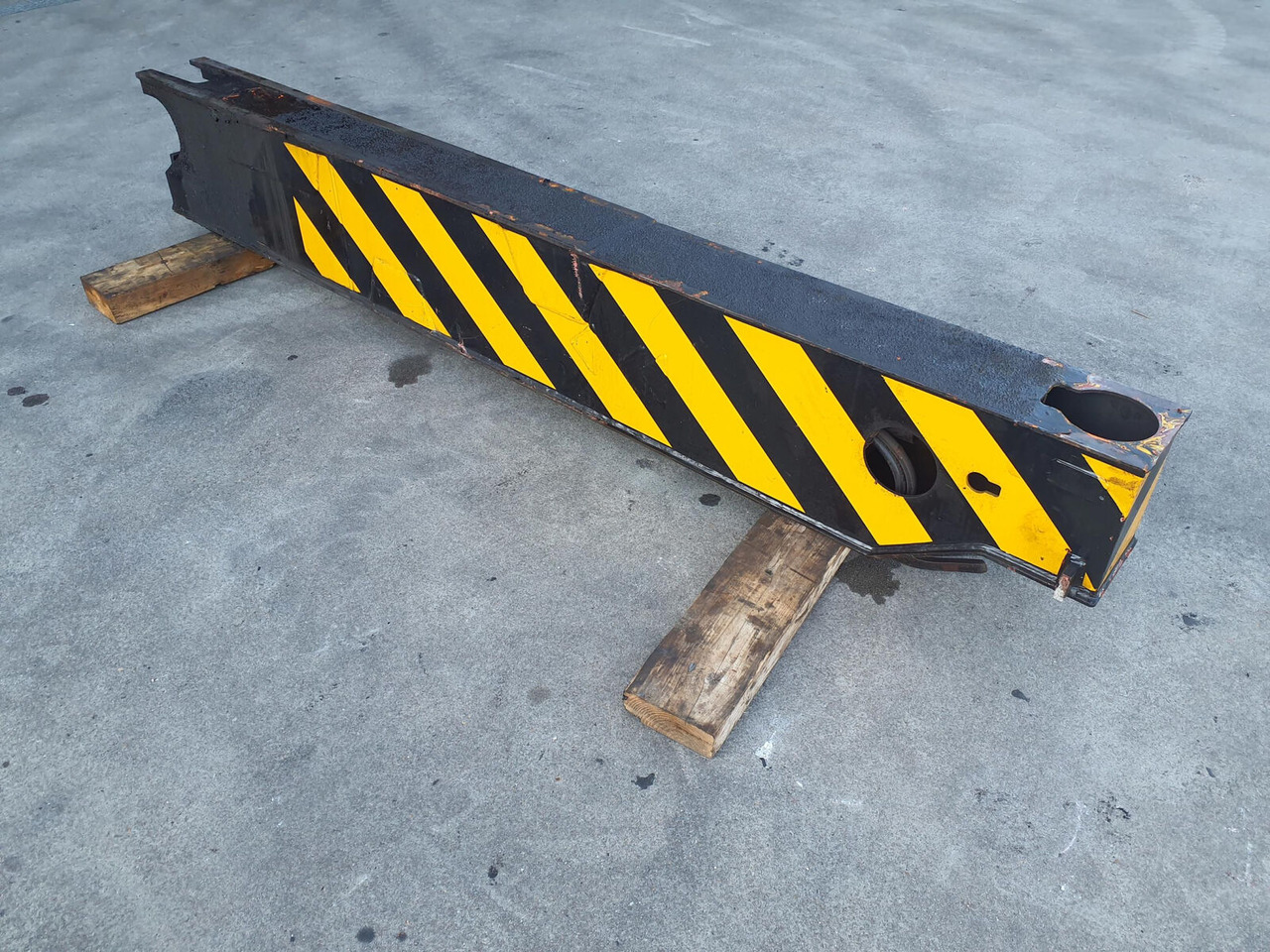 Grove GMK 3050 outrigger beam front - Suspension for Mobile crane: picture 1 Grove GMK 3050 outrigger beam front - Suspension for Mobile crane: picture 1