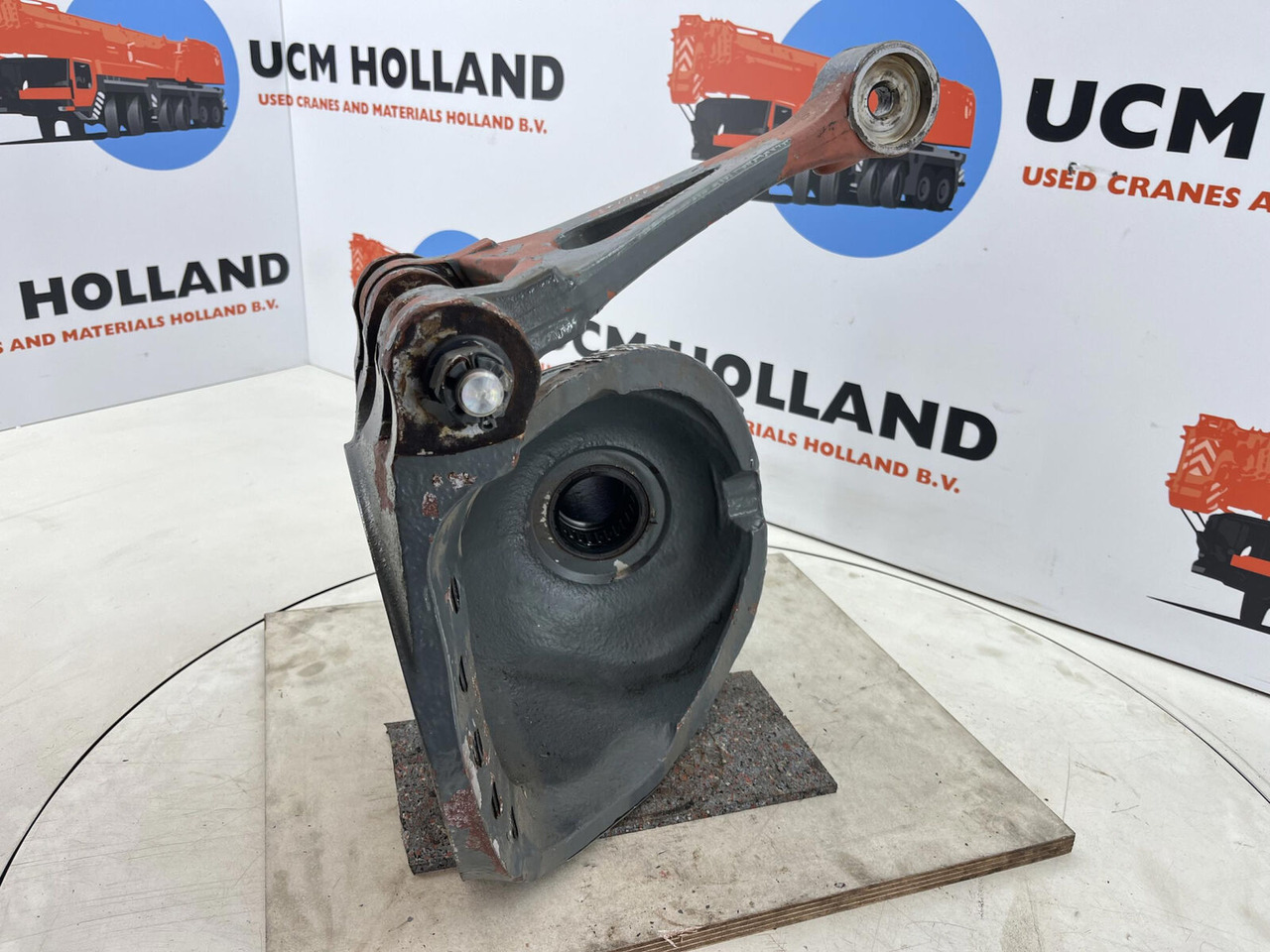 Grove GMK 3055 Steering knuckle 16 holes axle 1 right - Steering knuckle for Mobile crane: picture 5 Grove GMK 3055 Steering knuckle 16 holes axle 1 right - Steering knuckle for Mobile crane: picture 5