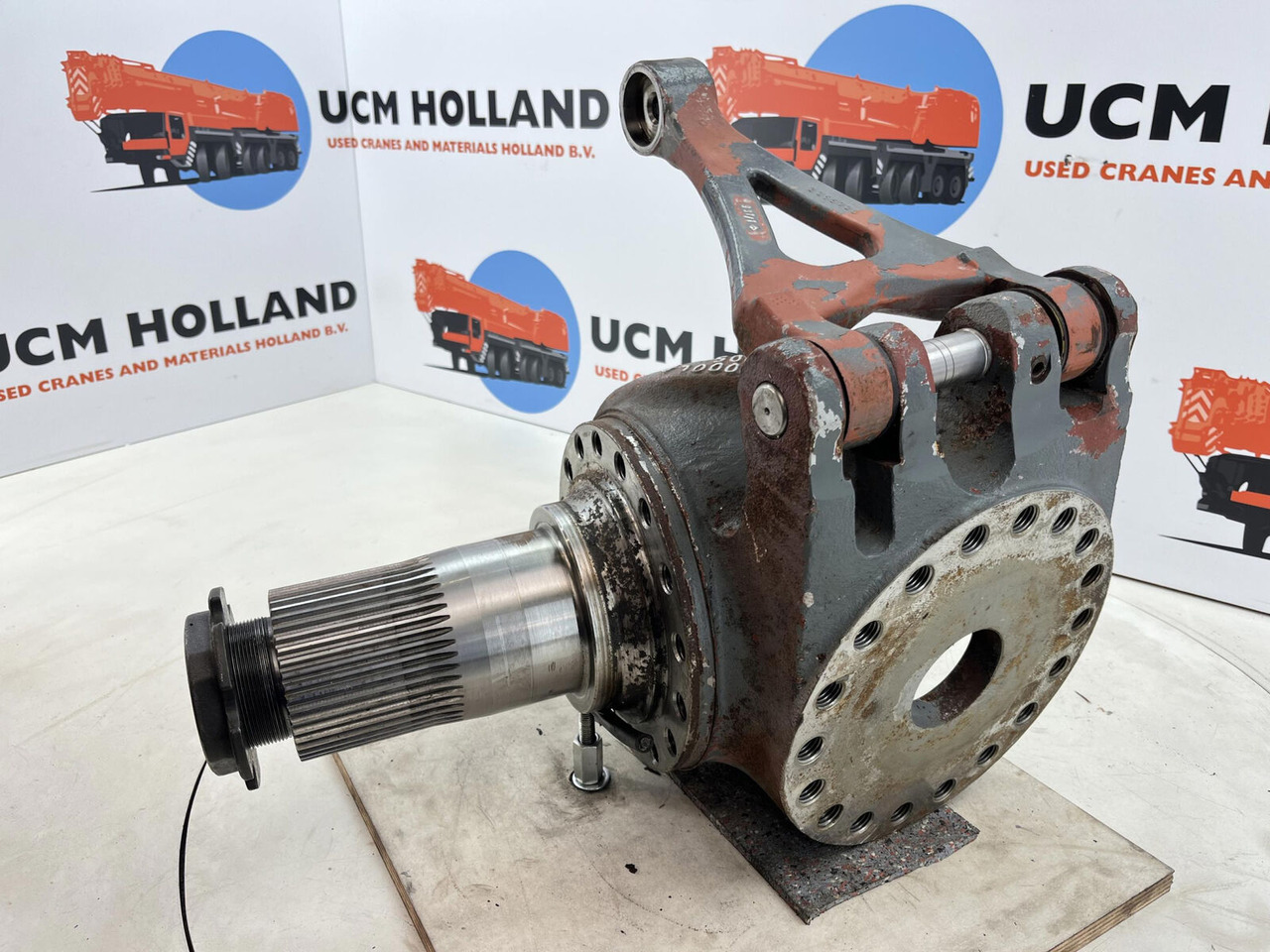 Grove GMK 3055 Steering knuckle 16 holes axle 1 right - Steering knuckle for Mobile crane: picture 1 Grove GMK 3055 Steering knuckle 16 holes axle 1 right - Steering knuckle for Mobile crane: picture 1