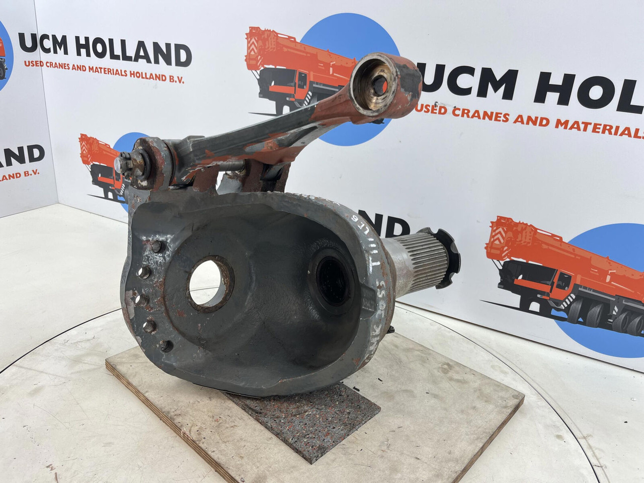 Grove GMK 3055 Steering knuckle 16 holes axle 1 right - Steering knuckle for Mobile crane: picture 4 Grove GMK 3055 Steering knuckle 16 holes axle 1 right - Steering knuckle for Mobile crane: picture 4