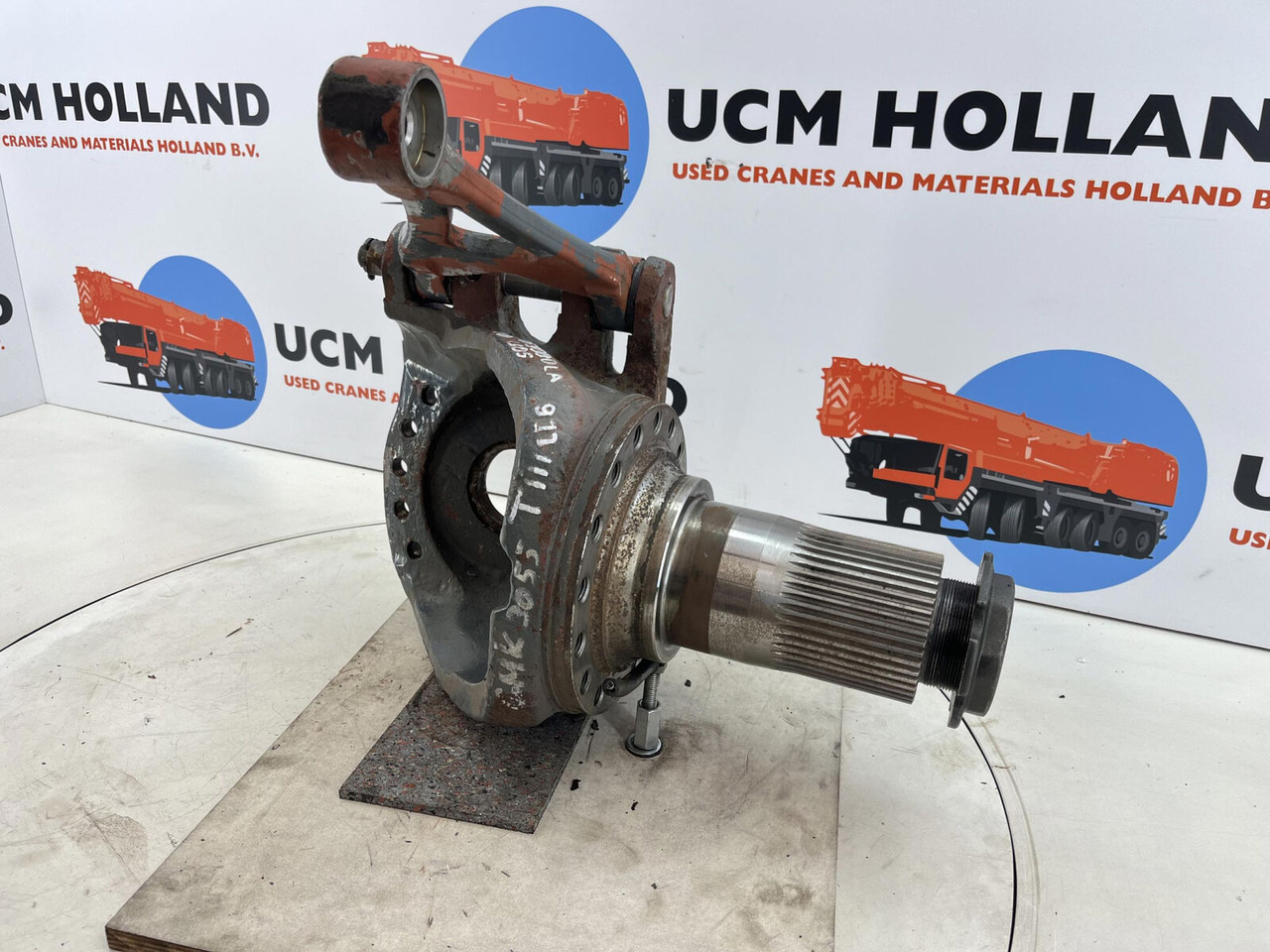 Grove GMK 3055 Steering knuckle 16 holes axle 1 right - Steering knuckle for Mobile crane: picture 3 Grove GMK 3055 Steering knuckle 16 holes axle 1 right - Steering knuckle for Mobile crane: picture 3