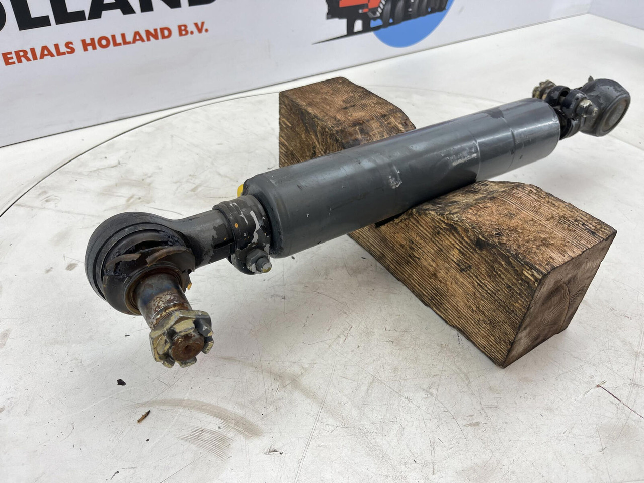 Grove GMK 3055 steering cylinder axle 2 left - Hydraulic cylinder for Mobile crane: picture 4 Grove GMK 3055 steering cylinder axle 2 left - Hydraulic cylinder for Mobile crane: picture 4