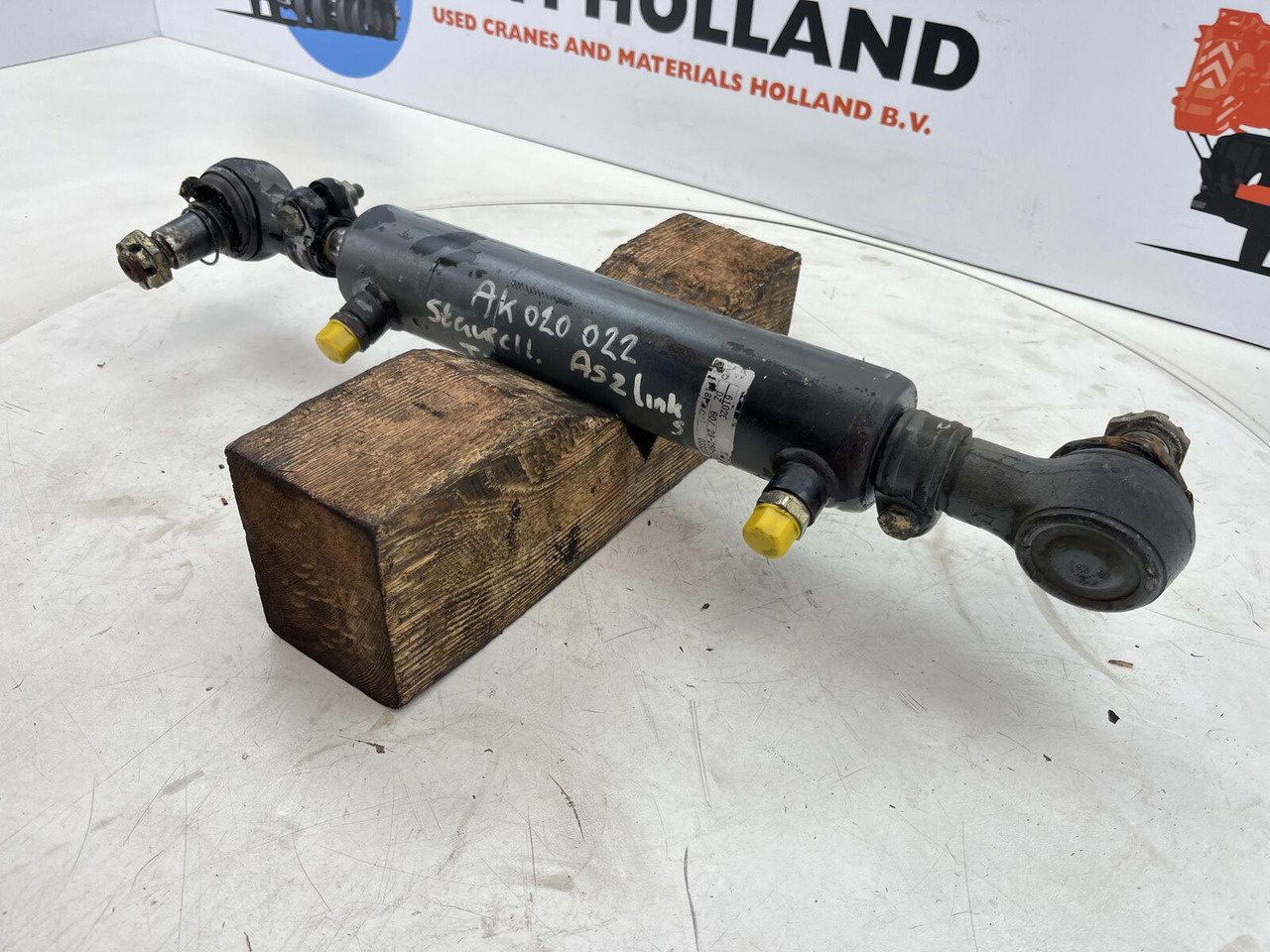 Grove GMK 3055 steering cylinder axle 2 left - Hydraulic cylinder for Mobile crane: picture 1 Grove GMK 3055 steering cylinder axle 2 left - Hydraulic cylinder for Mobile crane: picture 1