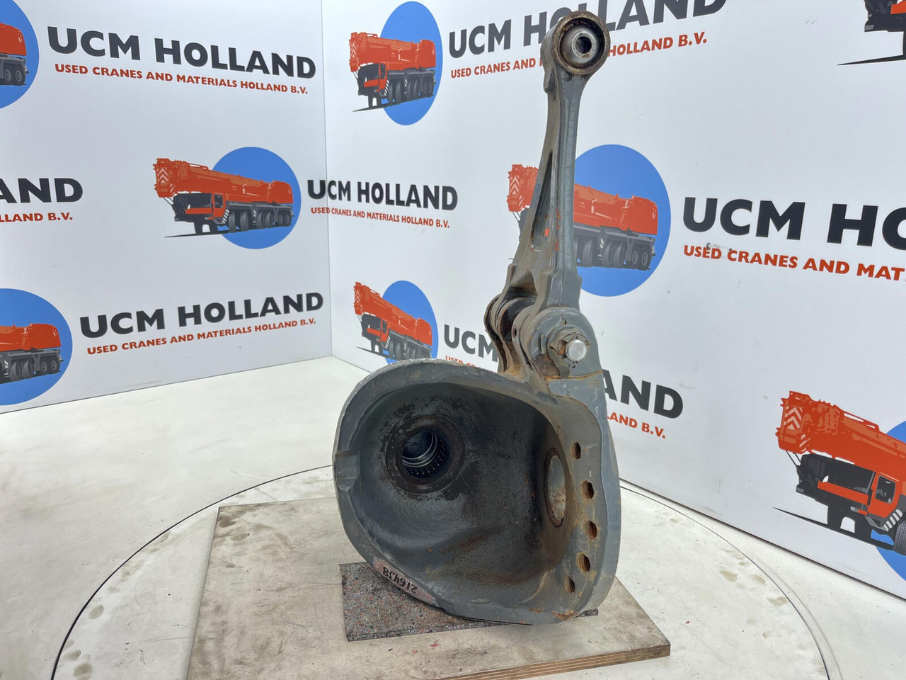 Grove GMK 3055 steering knuckle 16 holes axle 1 and 2 left - Steering knuckle for Mobile crane: picture 5 Grove GMK 3055 steering knuckle 16 holes axle 1 and 2 left - Steering knuckle for Mobile crane: picture 5