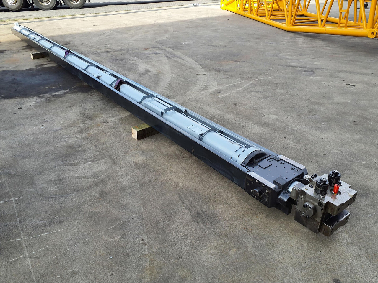Grove GMK 3055 telescopic cylinder - Hydraulic cylinder for Mobile crane: picture 1 Grove GMK 3055 telescopic cylinder - Hydraulic cylinder for Mobile crane: picture 1