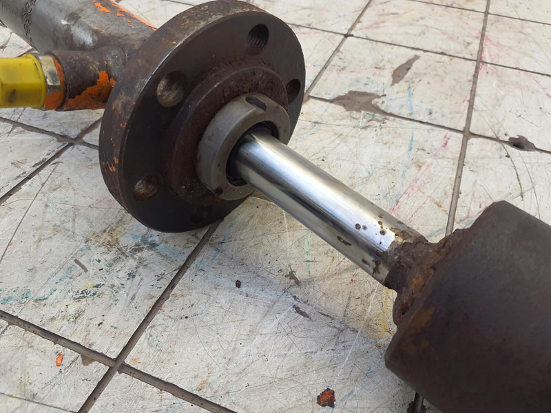 Grove GMK 3055 turn table locking - Hydraulics for Crane: picture 5 Grove GMK 3055 turn table locking - Hydraulics for Crane: picture 5