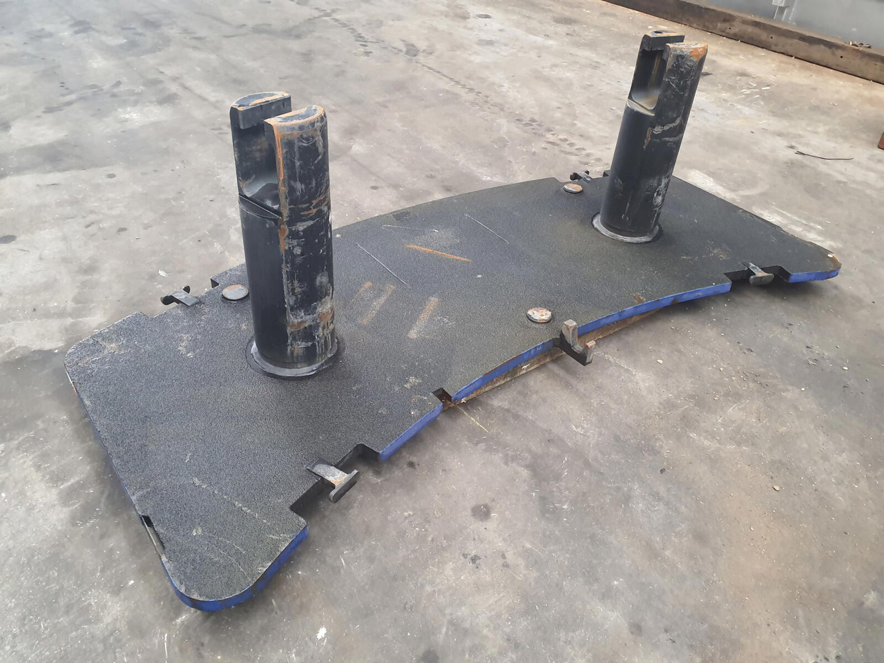 Grove GMK 4090 counterweight 1.1T - Counterweight for Mobile crane: picture 1 Grove GMK 4090 counterweight 1.1T - Counterweight for Mobile crane: picture 1