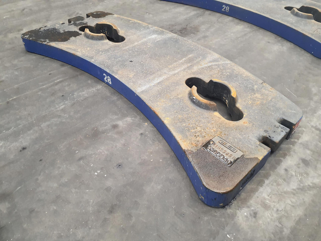 Grove GMK 4090 counterweight 2.3T - Counterweight for Mobile crane: picture 1 Grove GMK 4090 counterweight 2.3T - Counterweight for Mobile crane: picture 1