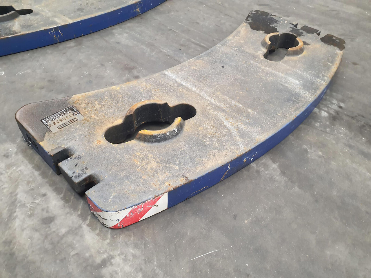 Grove GMK 4090 counterweight 2.3T - Counterweight for Mobile crane: picture 4 Grove GMK 4090 counterweight 2.3T - Counterweight for Mobile crane: picture 4