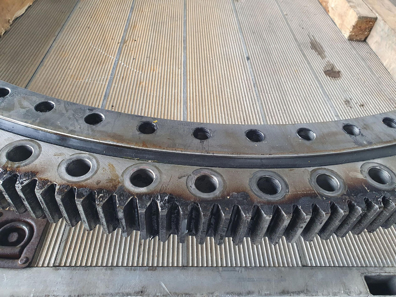 Grove GMK 4100L slew ring - Slewing ring for Mobile crane: picture 3 Grove GMK 4100L slew ring - Slewing ring for Mobile crane: picture 3