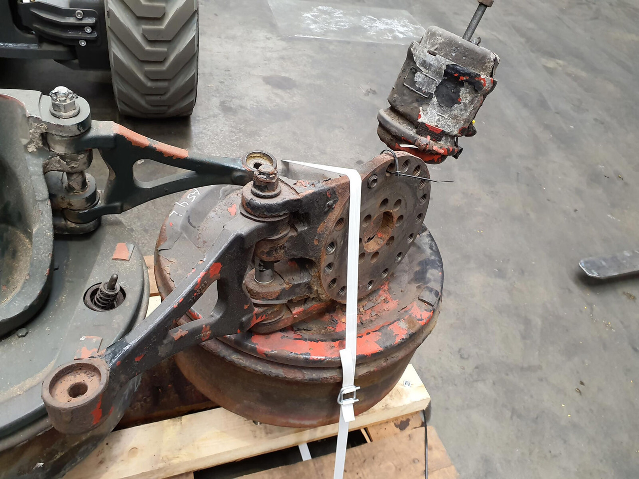 Grove GMK 5100 Megatrack axle housing - Steering knuckle for Mobile crane: picture 5 Grove GMK 5100 Megatrack axle housing - Steering knuckle for Mobile crane: picture 5