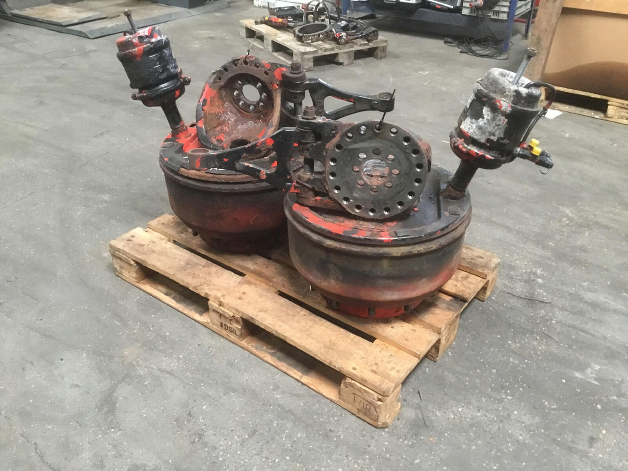 Grove GMK 5100 Megatrack axle housing - Steering knuckle for Mobile crane: picture 3 Grove GMK 5100 Megatrack axle housing - Steering knuckle for Mobile crane: picture 3