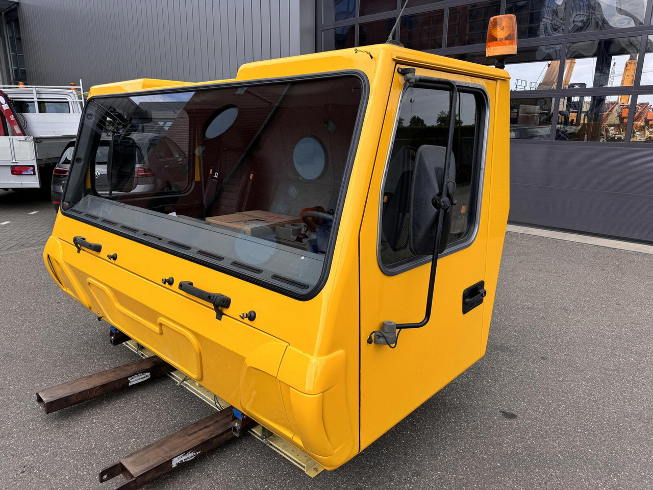 Grove GMK 5130-1 Drivers cabin - Cab for Mobile crane: picture 1 Grove GMK 5130-1 Drivers cabin - Cab for Mobile crane: picture 1
