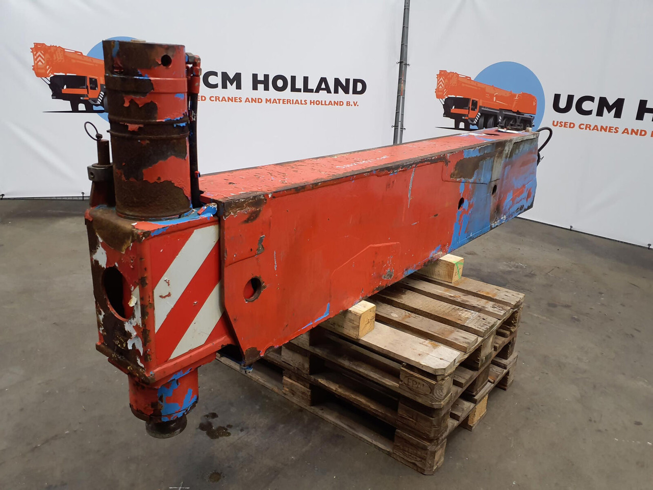 Grove GMK 5130-1 outrigger beam complete front - Suspension for Mobile crane: picture 2 Grove GMK 5130-1 outrigger beam complete front - Suspension for Mobile crane: picture 2