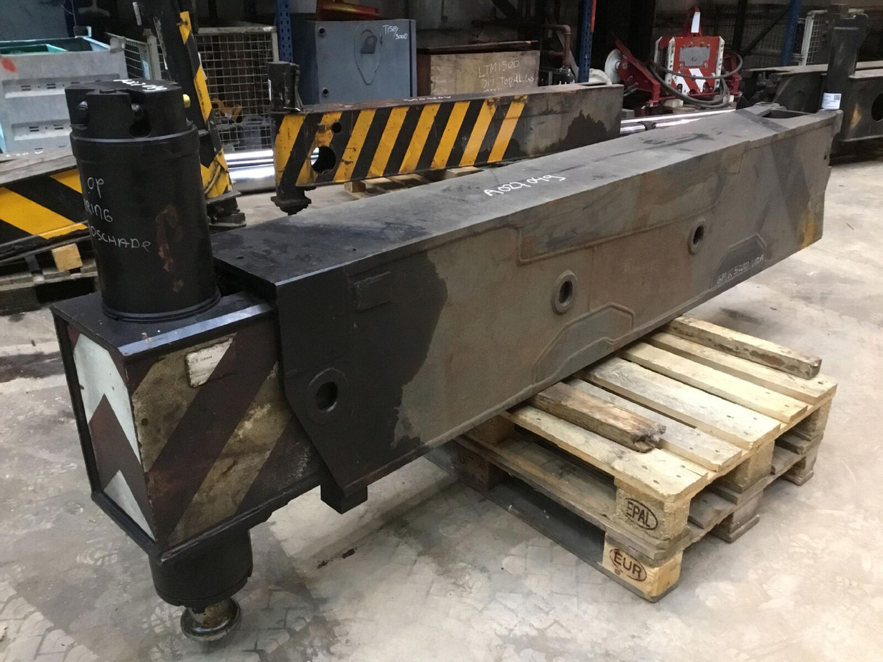 Grove GMK 5200 outrigger beam front - Suspension for Mobile crane: picture 4 Grove GMK 5200 outrigger beam front - Suspension for Mobile crane: picture 4