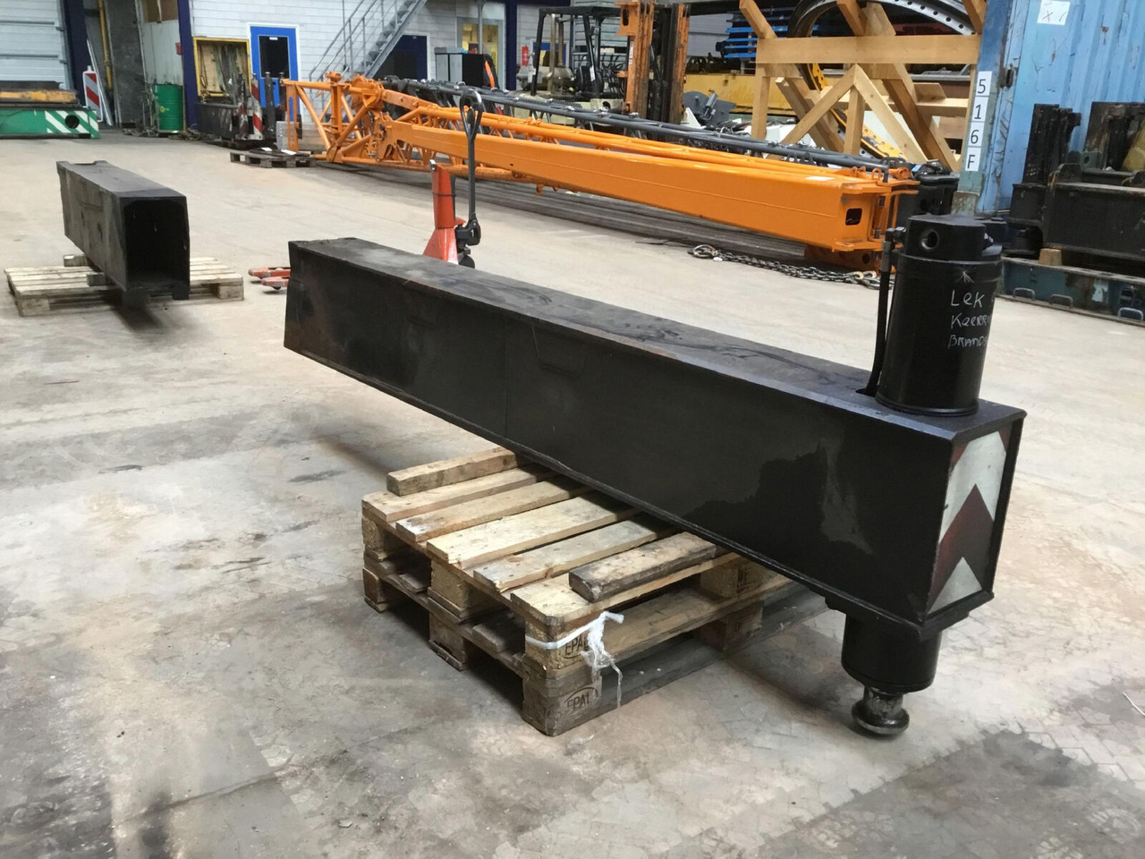 Grove GMK 5200 outrigger beam front - Suspension for Mobile crane: picture 1 Grove GMK 5200 outrigger beam front - Suspension for Mobile crane: picture 1