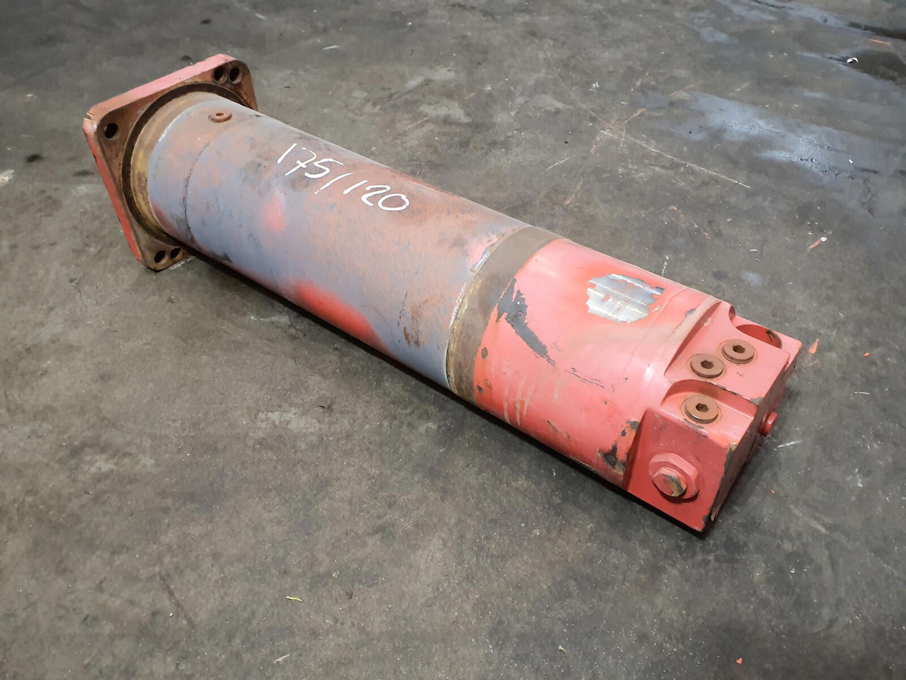Grove GMK 5220, 5170 outrigger cylinder - Suspension for Mobile crane: picture 3 Grove GMK 5220, 5170 outrigger cylinder - Suspension for Mobile crane: picture 3
