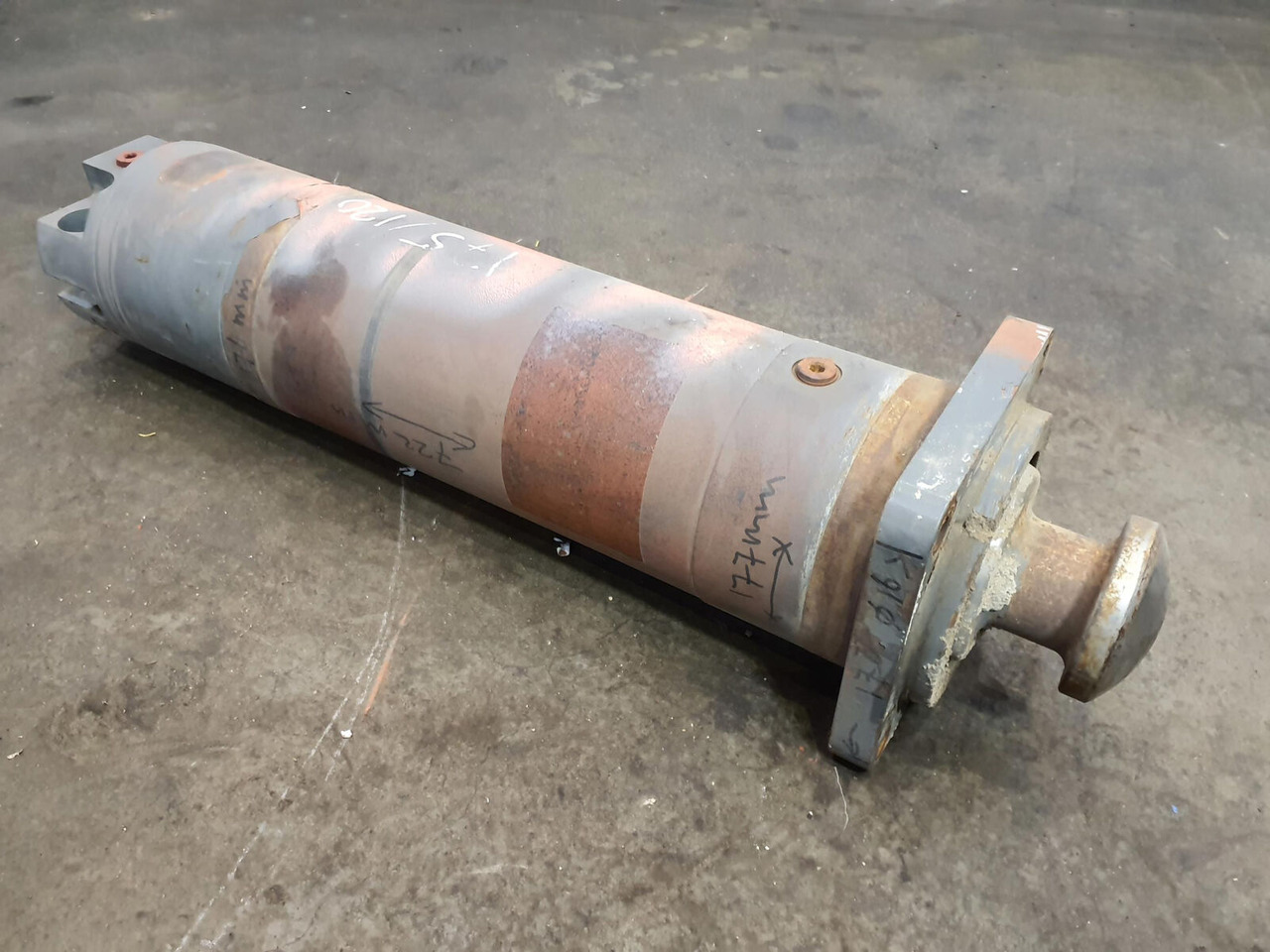 Grove GMK 5220, 5170 outrigger cylinder - Suspension for Mobile crane: picture 1 Grove GMK 5220, 5170 outrigger cylinder - Suspension for Mobile crane: picture 1
