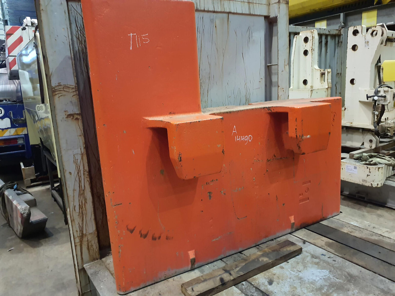 Grove GMK 6250/6300 left side counterweight 15 ton - Counterweight for Mobile crane: picture 2 Grove GMK 6250/6300 left side counterweight 15 ton - Counterweight for Mobile crane: picture 2