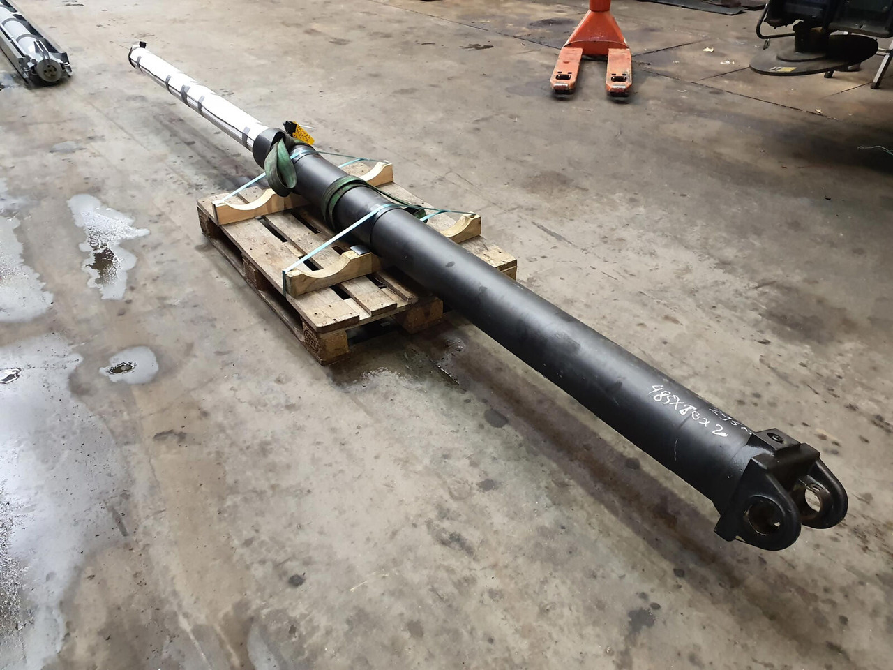 Grove GMK 6400 boom stop cylinder - Hydraulic cylinder for Mobile crane: picture 1 Grove GMK 6400 boom stop cylinder - Hydraulic cylinder for Mobile crane: picture 1