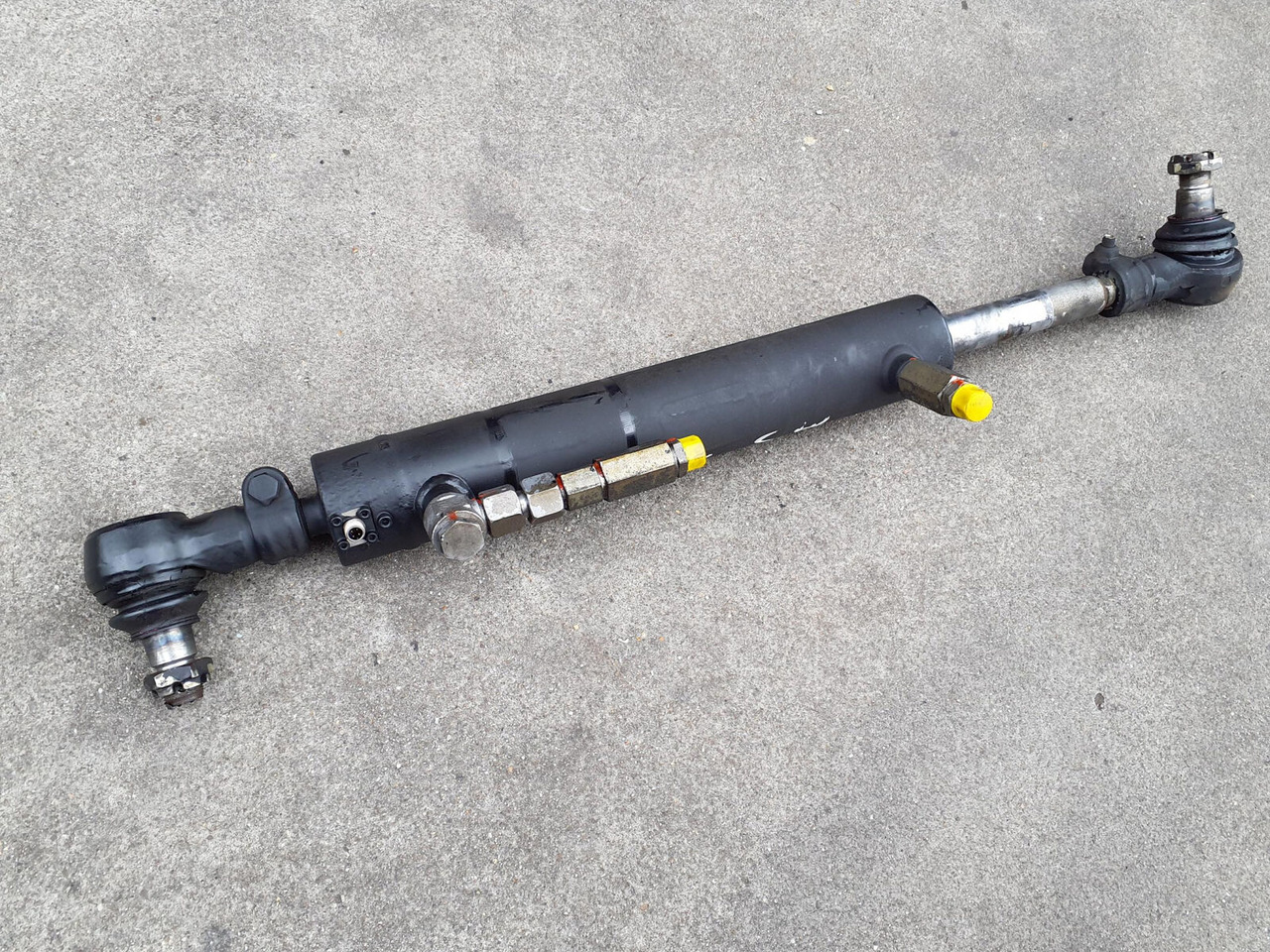Grove GMK 6400 steering cylinder (weber) axle 2r - Hydraulic cylinder for Mobile crane: picture 2 Grove GMK 6400 steering cylinder (weber) axle 2r - Hydraulic cylinder for Mobile crane: picture 2
