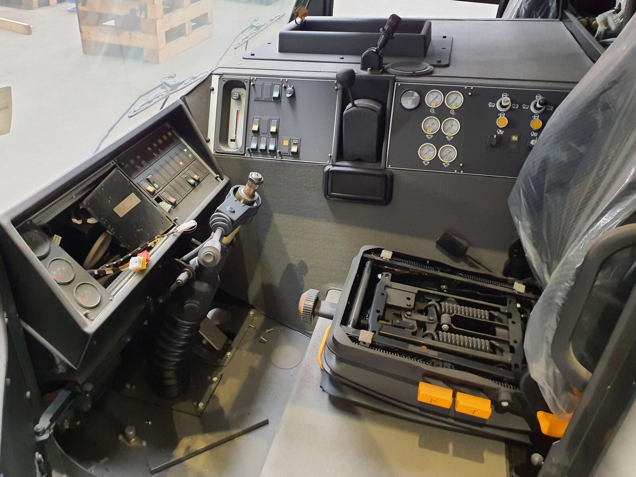 Grove Krupp KMK lower cabin - Cab for Mobile crane: picture 5 Grove Krupp KMK lower cabin - Cab for Mobile crane: picture 5