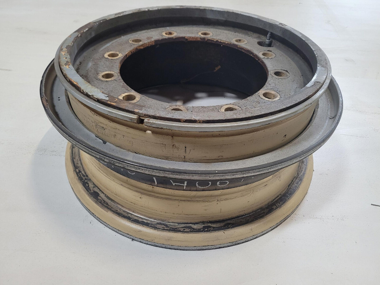 Grove Rim 385/95R25 12 5.5 3p - Rim for Crane: picture 1 Grove Rim 385/95R25 12 5.5 3p - Rim for Crane: picture 1