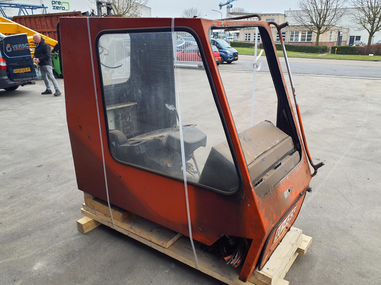 Krupp KMK 3045 upper cabin - Cab for Mobile crane: picture 4 Krupp KMK 3045 upper cabin - Cab for Mobile crane: picture 4