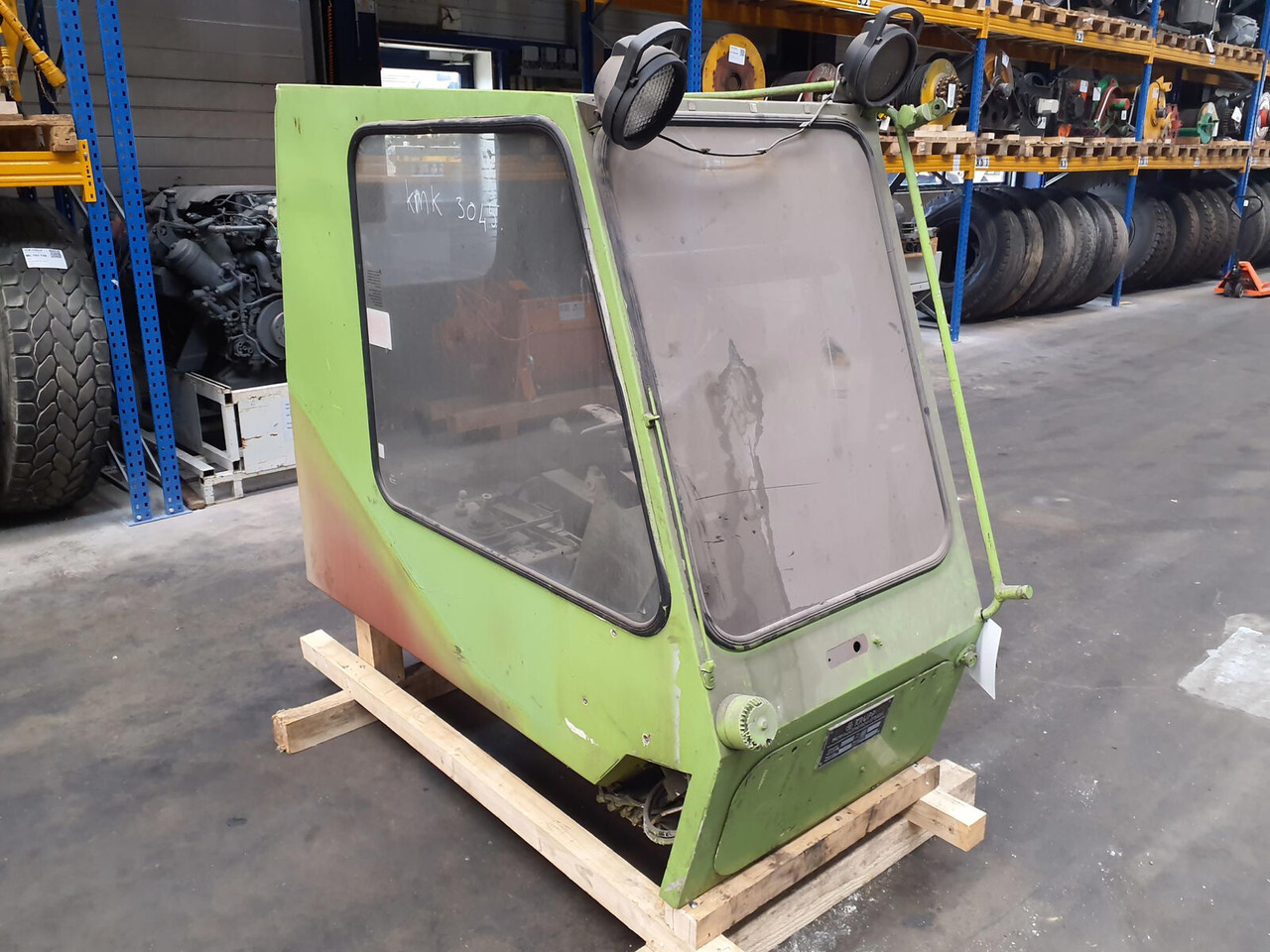 Krupp KMK 3045 upper cabin - Cab for Mobile crane: picture 2 Krupp KMK 3045 upper cabin - Cab for Mobile crane: picture 2