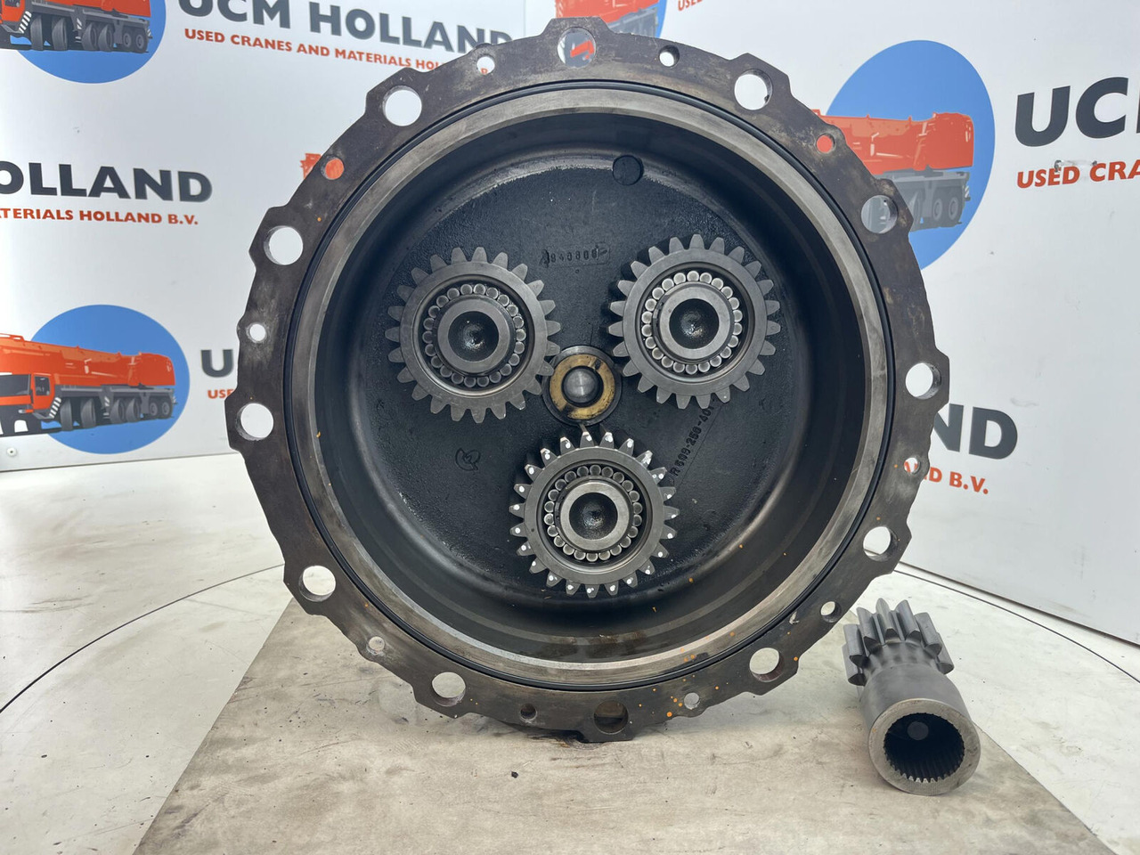 Krupp KMK 3050 planetary gear 12-23-60-34-3pl-H135-46 - Final drive for Mobile crane: picture 4 Krupp KMK 3050 planetary gear 12-23-60-34-3pl-H135-46 - Final drive for Mobile crane: picture 4