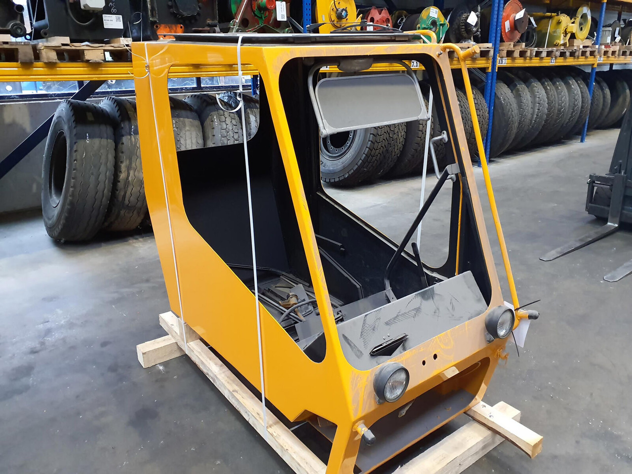 Krupp KMK 5100 upper cabin - Cab for Mobile crane: picture 2 Krupp KMK 5100 upper cabin - Cab for Mobile crane: picture 2