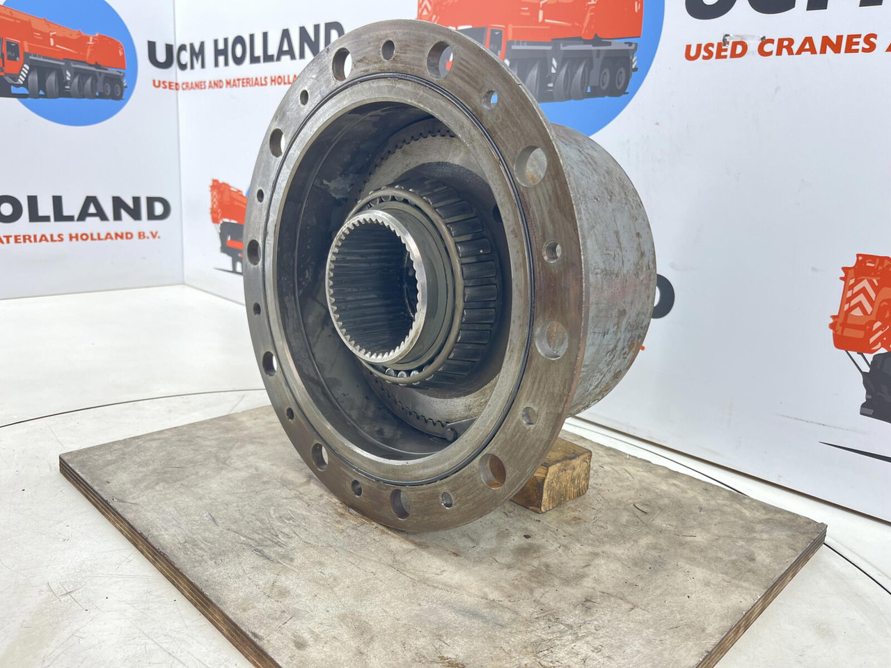 Krupp KMK 8350 planetary gear 22-25-74-40-4pl-H185-46 - Final drive for Mobile crane: picture 3 Krupp KMK 8350 planetary gear 22-25-74-40-4pl-H185-46 - Final drive for Mobile crane: picture 3