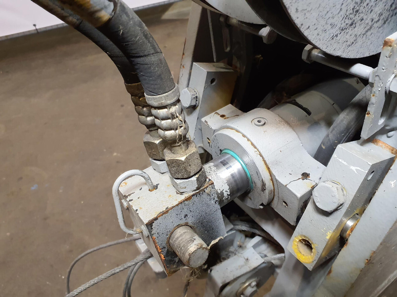 Liebherr LTM 1090-2 outrigger beam rear - Suspension for Crane: picture 5 Liebherr LTM 1090-2 outrigger beam rear - Suspension for Crane: picture 5