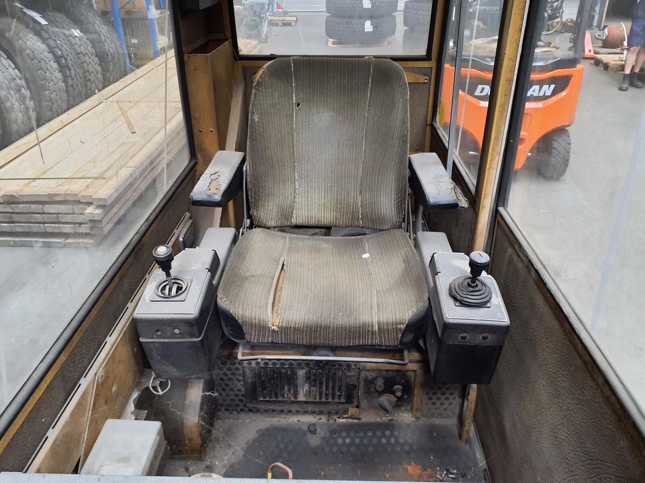 Liebherr LTM 1140 upper cabin - Cab for Mobile crane: picture 5 Liebherr LTM 1140 upper cabin - Cab for Mobile crane: picture 5