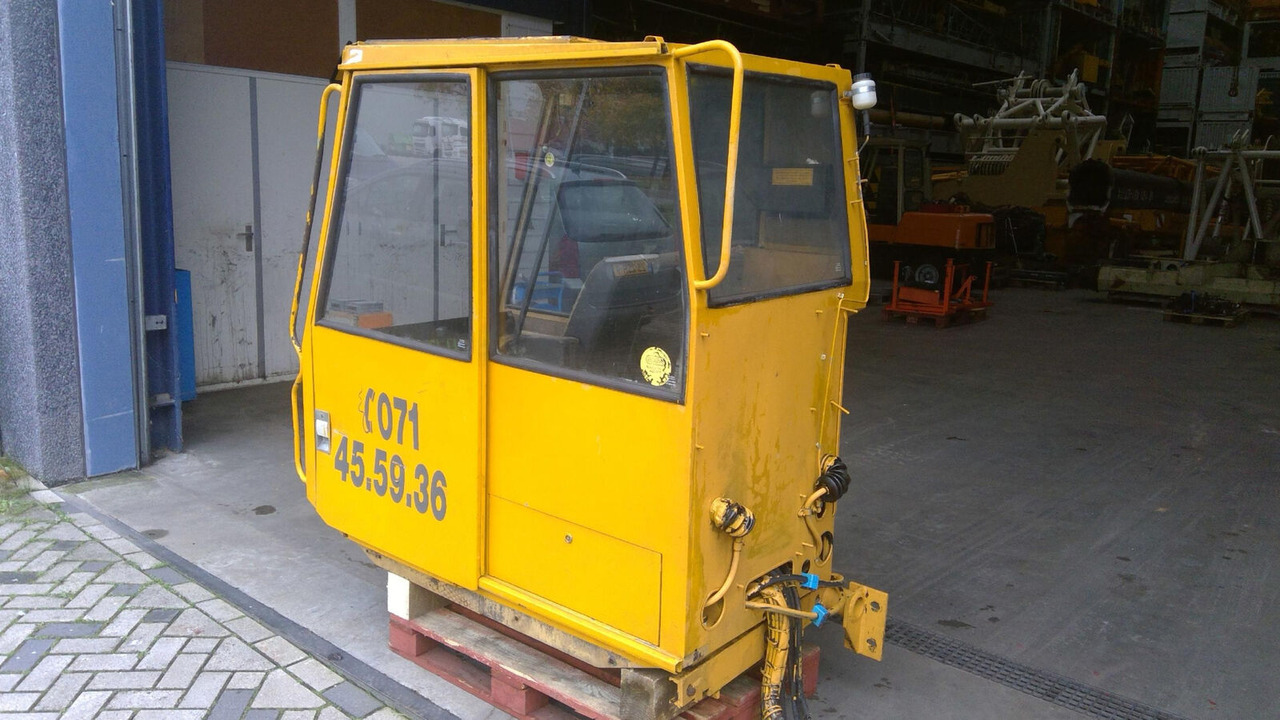 Liebherr LTM 1140 upper cabin - Cab for Mobile crane: picture 4 Liebherr LTM 1140 upper cabin - Cab for Mobile crane: picture 4
