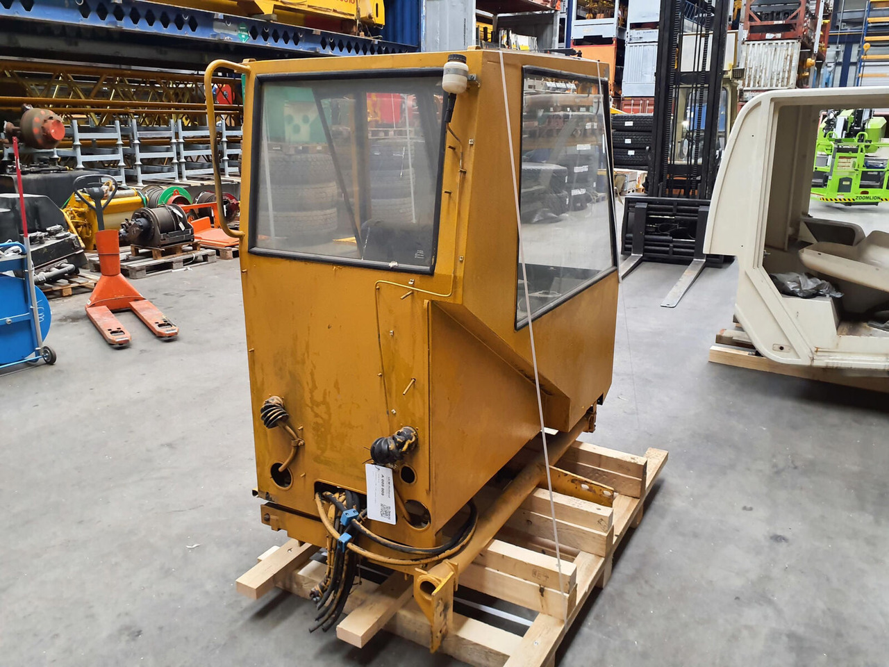 Liebherr LTM 1140 upper cabin - Cab for Mobile crane: picture 4 Liebherr LTM 1140 upper cabin - Cab for Mobile crane: picture 4